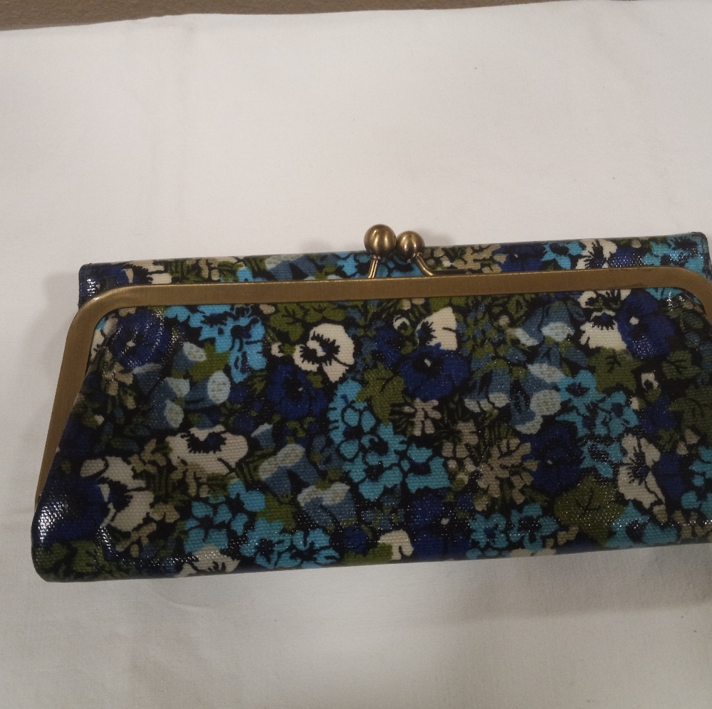 Woman's purse wallet